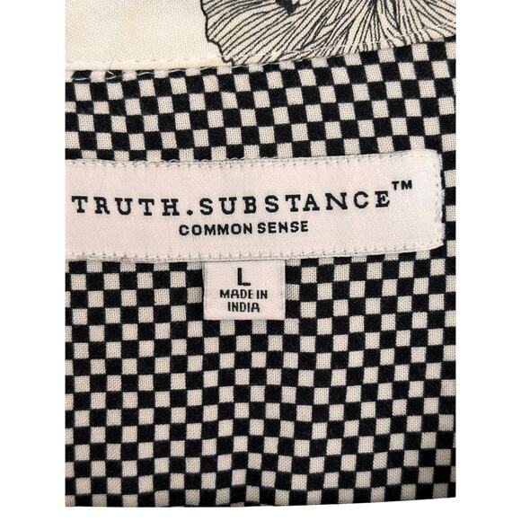 Truth Substance - Floral Short Sleeve Button-Up - Picture 4 of 4